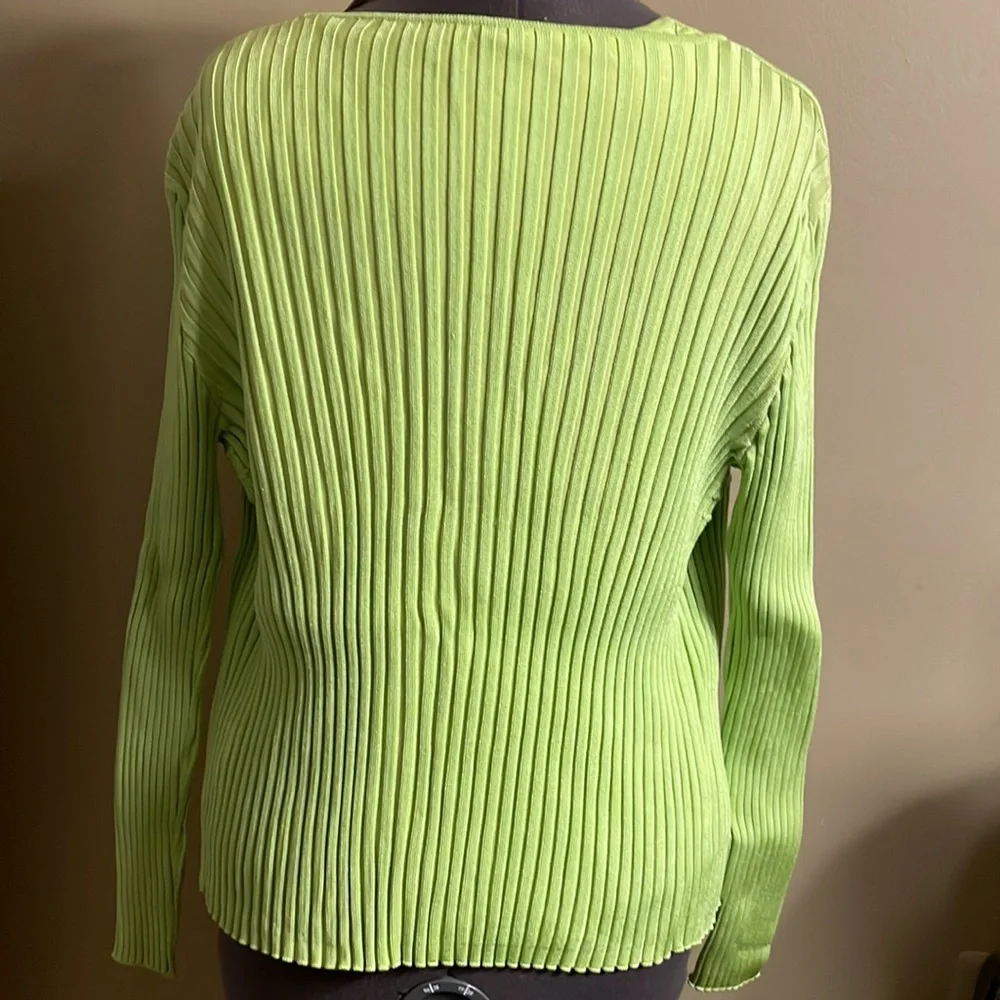 No name brand.  Bought at TJ Max. 2 piece sweater set. - Picture 2 of 4